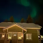 Joulutaehti, A Christmas Family For 9
