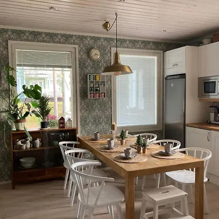 Joulutaehti, A Christmas Family For 9 Villa