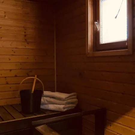 Joulutaehti, A Christmas Family For 9