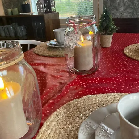 Joulutaehti, A Christmas Family For 9